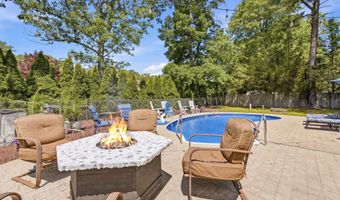 482 Clifton Ave, Bayville, NJ 08721