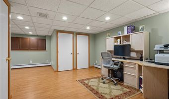 2 Dogwood Dr, Cranston, RI 02921