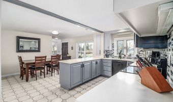 5 Bayberry Dr, Brookfield, CT 06804