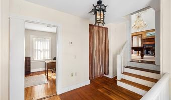 3 Memorial Blvd, Newport, RI 02840
