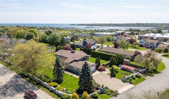 10 Ocean View Dr, Middletown, RI 02842
