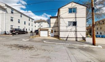 44 Division St, Lincoln, RI 02838