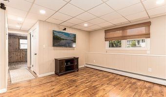 42 Seminole Trl, Cranston, RI 02921