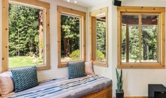 16396 Skyline Dr, Bend, OR 97703