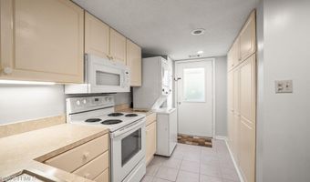 1 Marsh Harbor Dr A, Beaufort, SC 29907