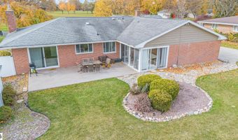 424 Fairlane Dr, Alma, MI 48801