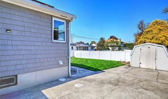 8 Ashby St, Johnston, RI 02919