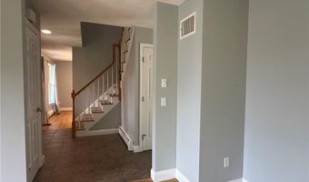 8 Linden St, Bristol, RI 02809