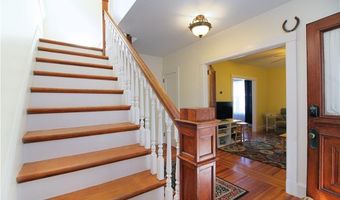 22 Bateman Ave, Newport, RI 02840