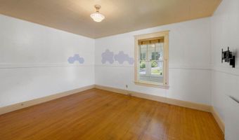 164 7th St, Bangor, ME 04401