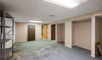 8628 Hillery Dr, Affton, MO 63123