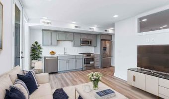701 N HENRY St 204, Alexandria, VA 22314