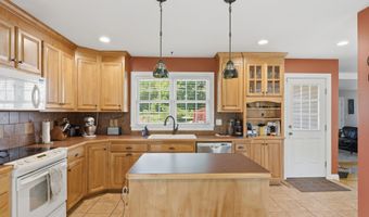 48 Case Rd, Burlington, CT 06013