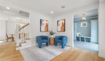 7 Wellington Ave, Newport, RI 02840