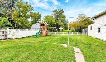 1707 Sunset Dr, Augusta, KS 67010