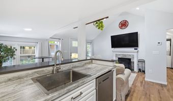 21 Arlington Rd, Coventry, CT 06238