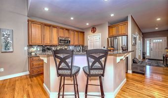 61 Pondview Cir 61, Beacon Falls, CT 06403