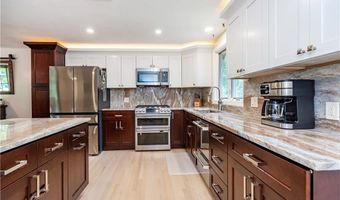 41 Mount View Ave, North Kingstown, RI 02852