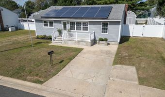 422 Maple Dr, Belford, NJ 07718
