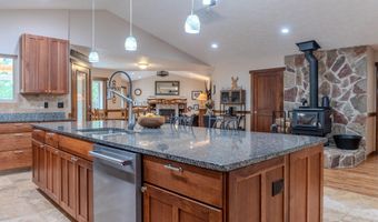 10570 E FAR CRY Rd, Athol, ID 83801