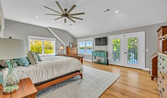21 Lakeview Rd, Brookfield, CT 06804