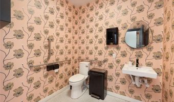 37 Main St, East Greenwich, RI 02818