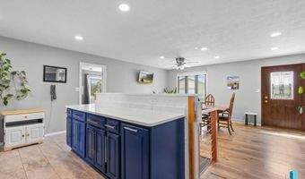 306 E Maple St, Beresford, SD 57004