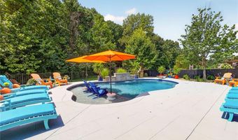 1388 Red Oak Plantation Dr, Ballwin, MO 63021