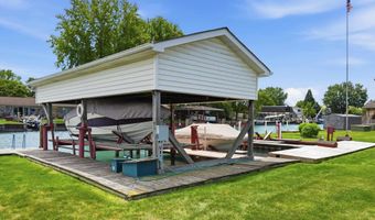 7589 Colony Dr, Algonac, MI 48001