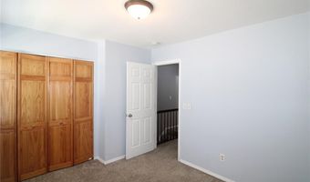 912 Oakwood Farms Ln, Ballwin, MO 63021