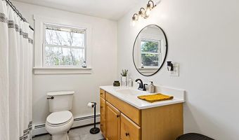 816 Riverside Dr, Augusta, ME 04330