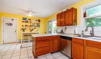 65 Jeri Lynn Cir, Warwick, RI 02886