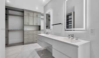 3750 Yacht Club Dr TH5, Aventura, FL 33180