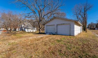 224 W Delta St, Aurora, MO 65605