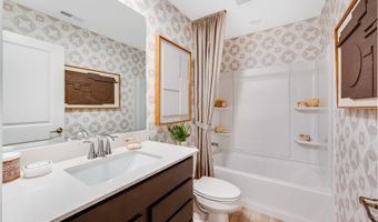 1241 Glenmont St, Algonquin, IL 60102