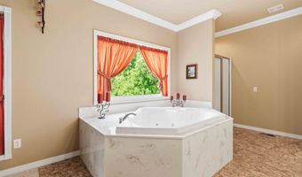 136 Riverview Dr, Anderson, MO 64831