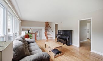 219 W Appletree Ln, Arlington Heights, IL 60004