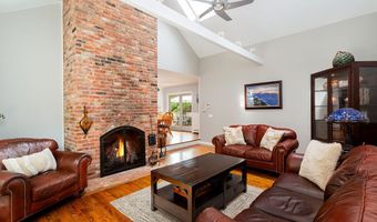 12 Fawn Ridge Dr, Brookfield, CT 06804