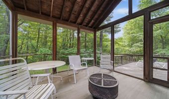 10 Eaton Rd, Amherst, NH 03031