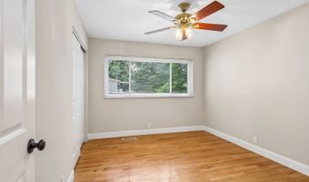 318 Algonquin Dr, Ballwin, MO 63011