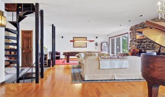 60 Abena Shr, Belgrade, ME 04917