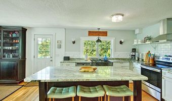 36 Fairway Rd, Narragansett, RI 02882