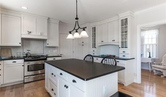 56 Marine Dr, Narragansett, RI 02882