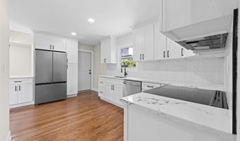 22 Guilette Pl, Amityville, NY 11701