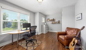 10 Fox Point Ct, Ada, MI 49301