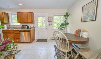 208 Congress St, Belfast, ME 04915