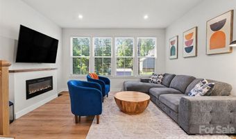 300 Twinflower Ln, Charlotte, NC 28205