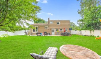 9 Brentwood Ter, Middletown, NJ 07748