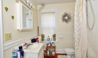 1 Arnold Ave, Newport, RI 02840