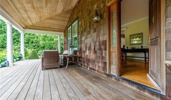 7 Gibson Ave, Narragansett, RI 02882